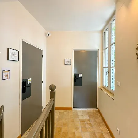 Les 75 & 80 Apartment