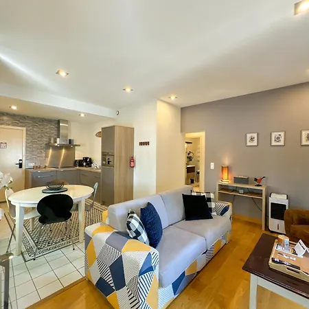Les 75 & 80 Apartment *
